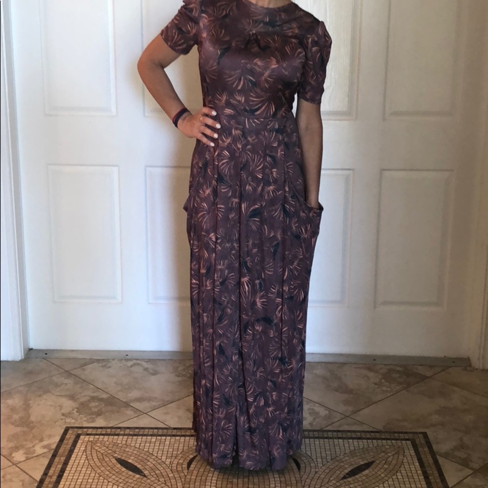 NWOT. Printed short sleeves long dress.